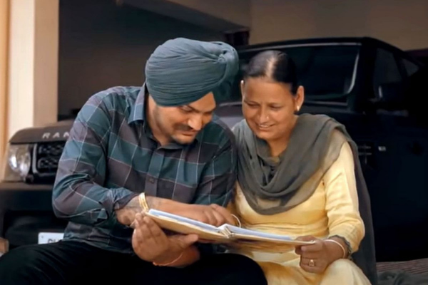 Sidhu moosewala mother image 